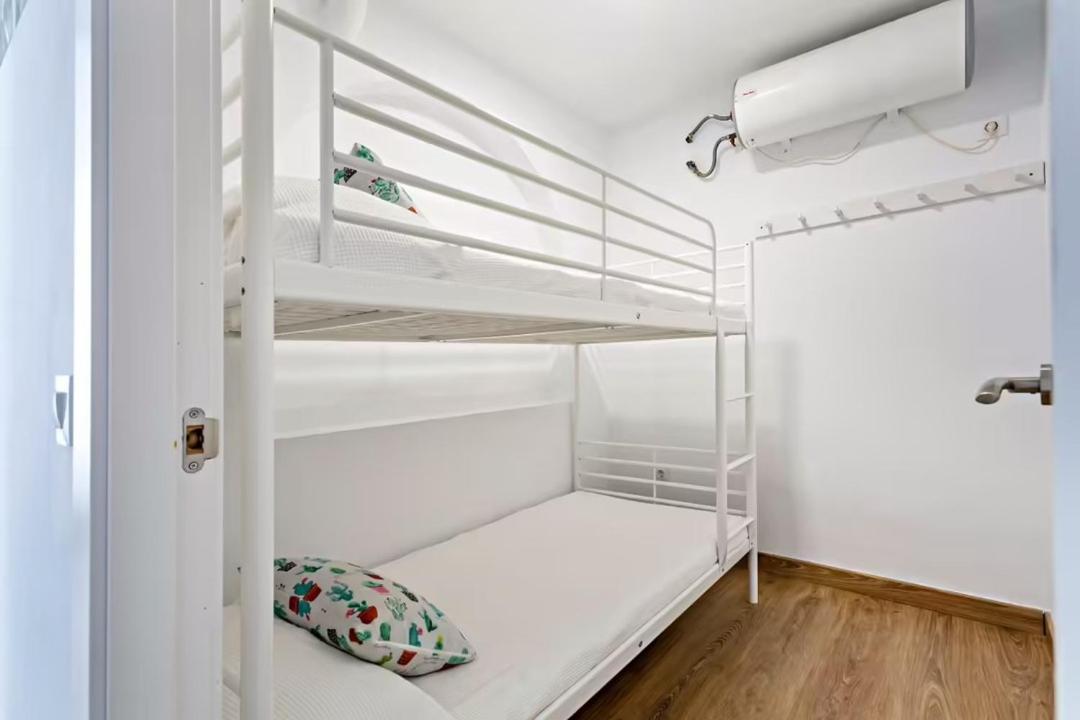 Neptunito: Primera Linea Con Piscina Appartement